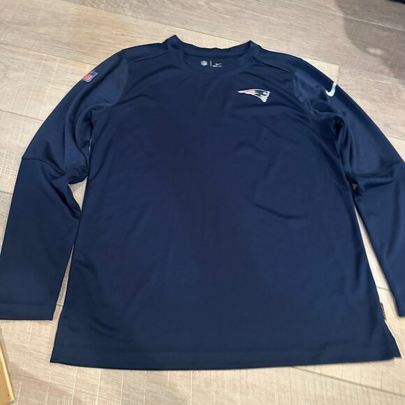 NIKE MENS LARGE BLUE NEW ENGLAND PATRIOTS LONG SLEEVE DRI FIT CREW NECK SHIRT - Picture 1 of 8